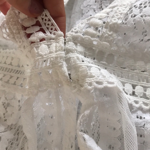 SOLD ✨ Francesca’s Sheer Lace Kimono - Picture 4 of 8